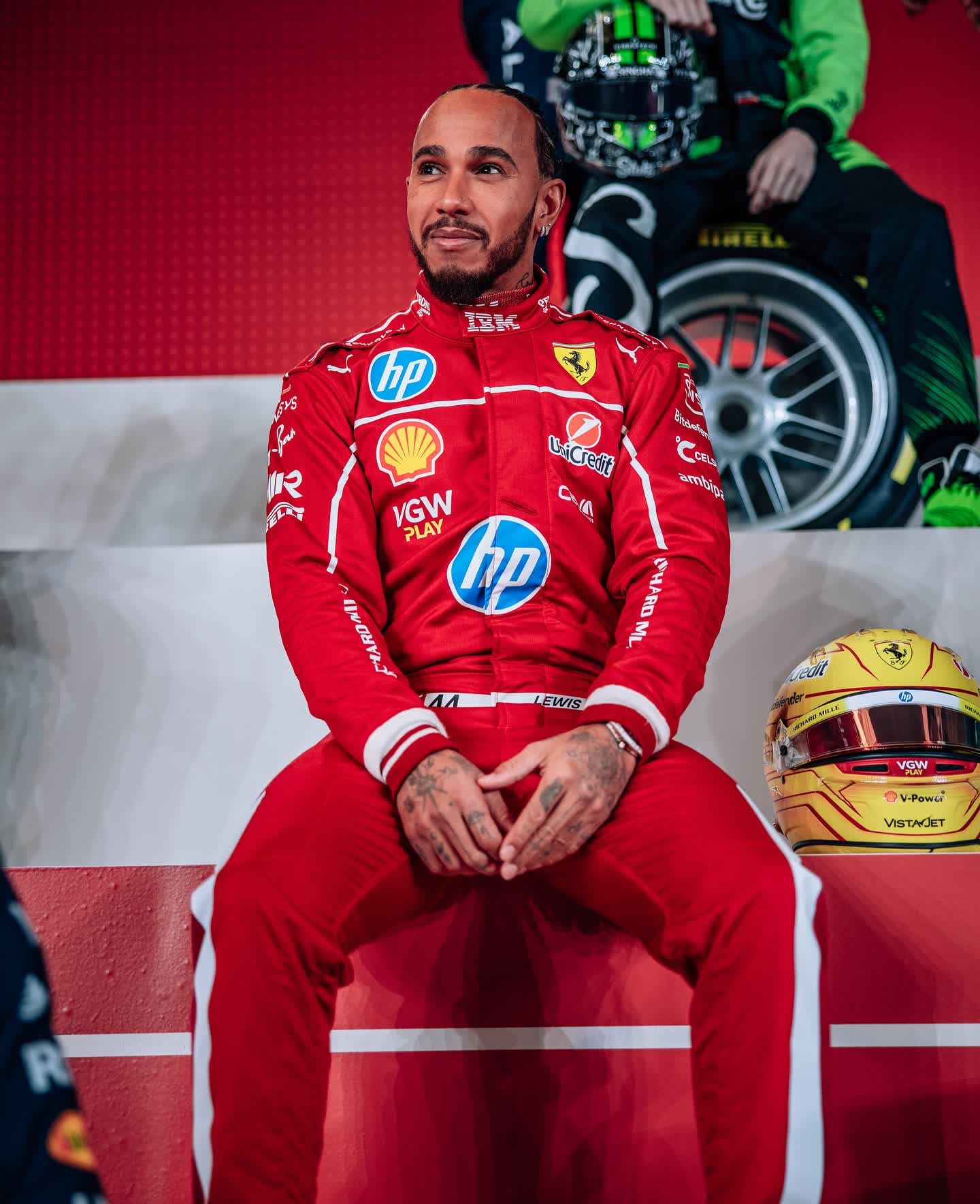 梅赛德斯力克红牛车队，塞恩斯扛起全队