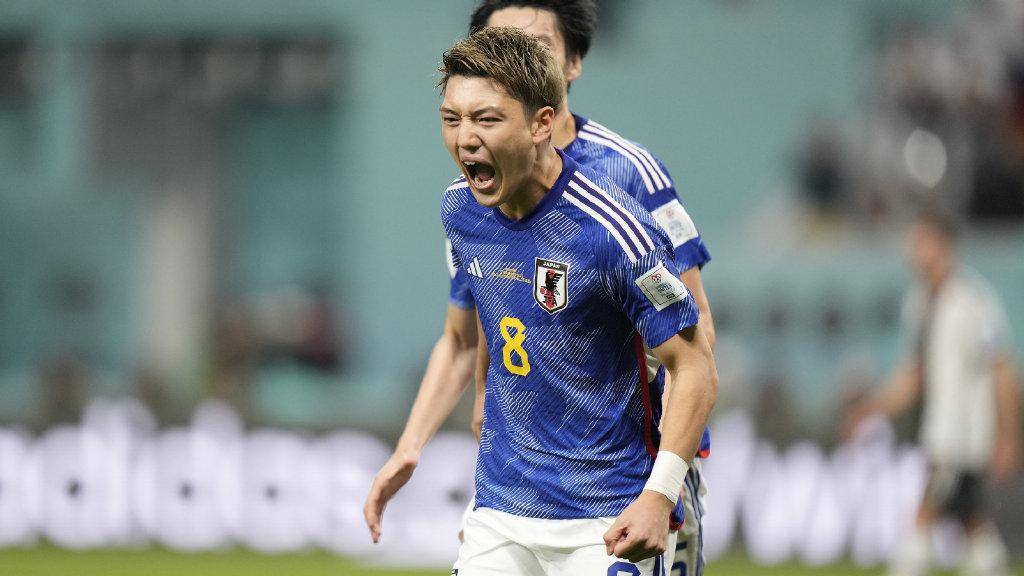 日本队逆转丹麦队,黄鸭组合关键制胜 日本队逆转丹麦队,黄鸭组合关键制胜