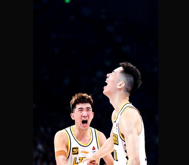 四川队轻取篮网，孙铭徽点燃赛场