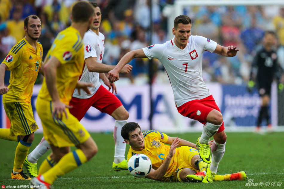 那不勒斯逆转荷兰，孔德高光表现