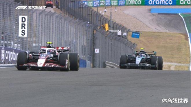 雷诺车队险胜迈凯伦,阿隆索点燃赛场 雷诺车队险胜迈凯伦,阿隆索点燃赛场