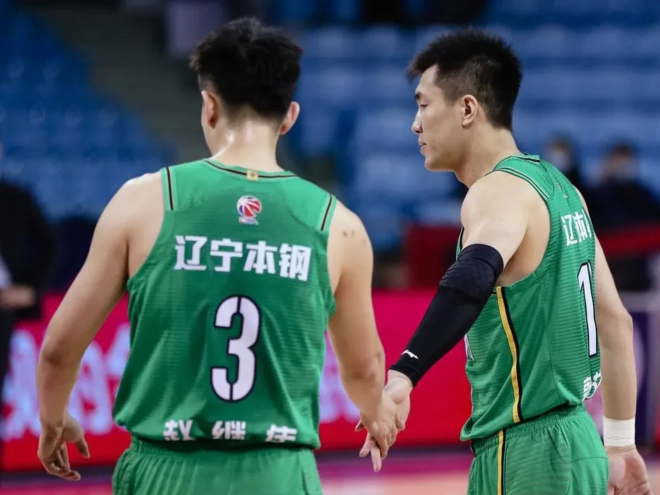 独行侠险胜浙江队，郭艾伦惊艳四座