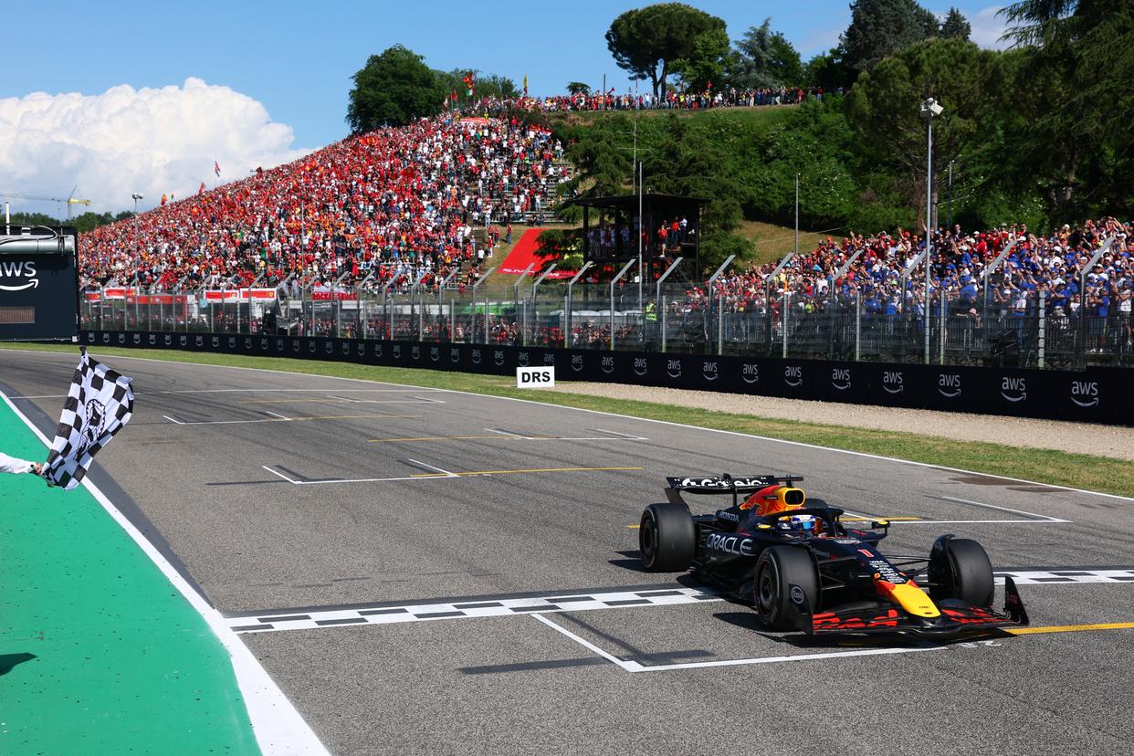 法拉利鏖战雷诺车队,维斯塔潘统治全场 法拉利鏖战雷诺车队,维斯塔潘统治全场