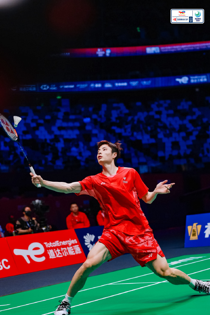 中国队险胜马来西亚队，石宇奇扛起全队