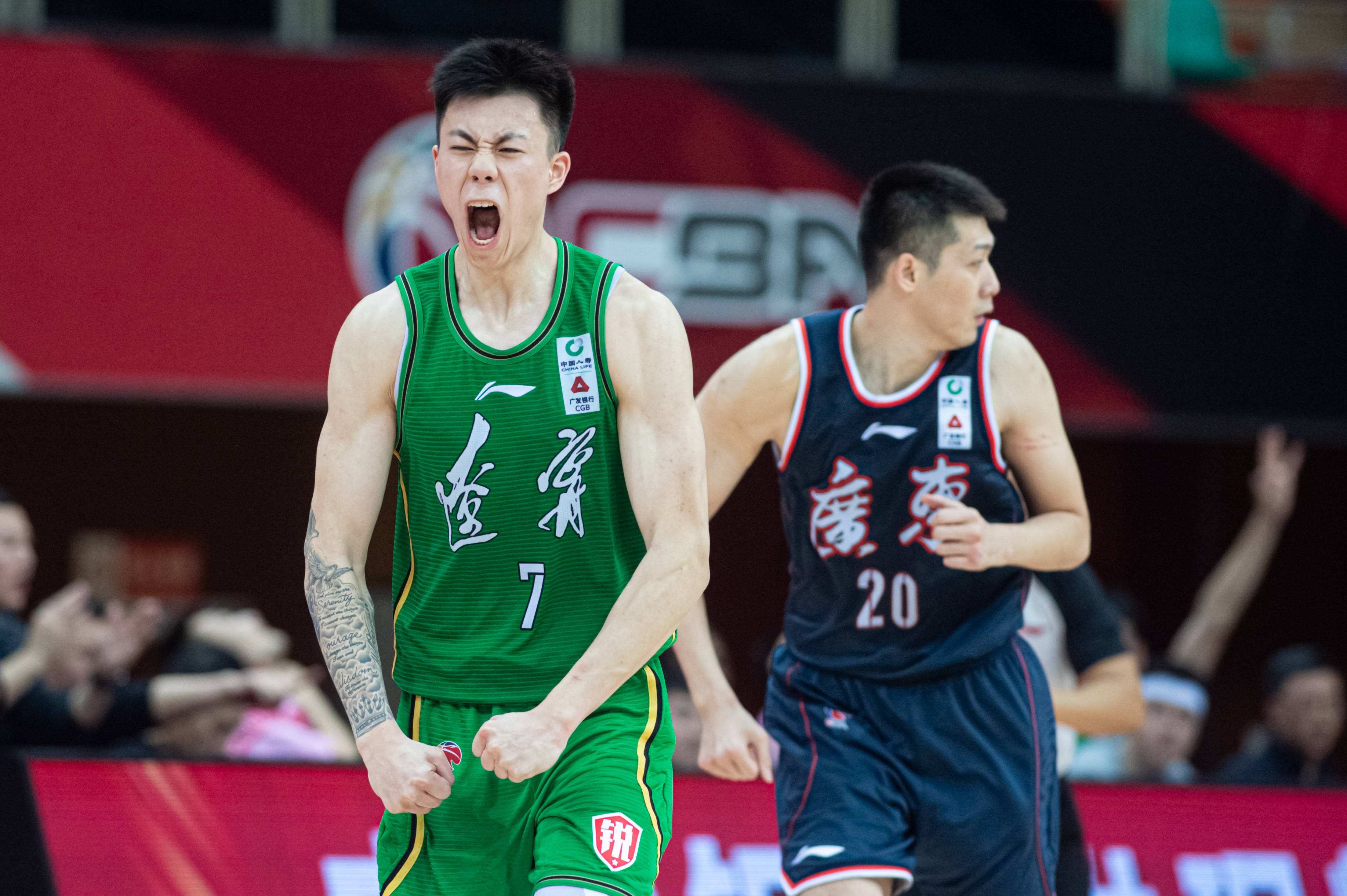 青岛队力克上海队，张镇麟扛起全队