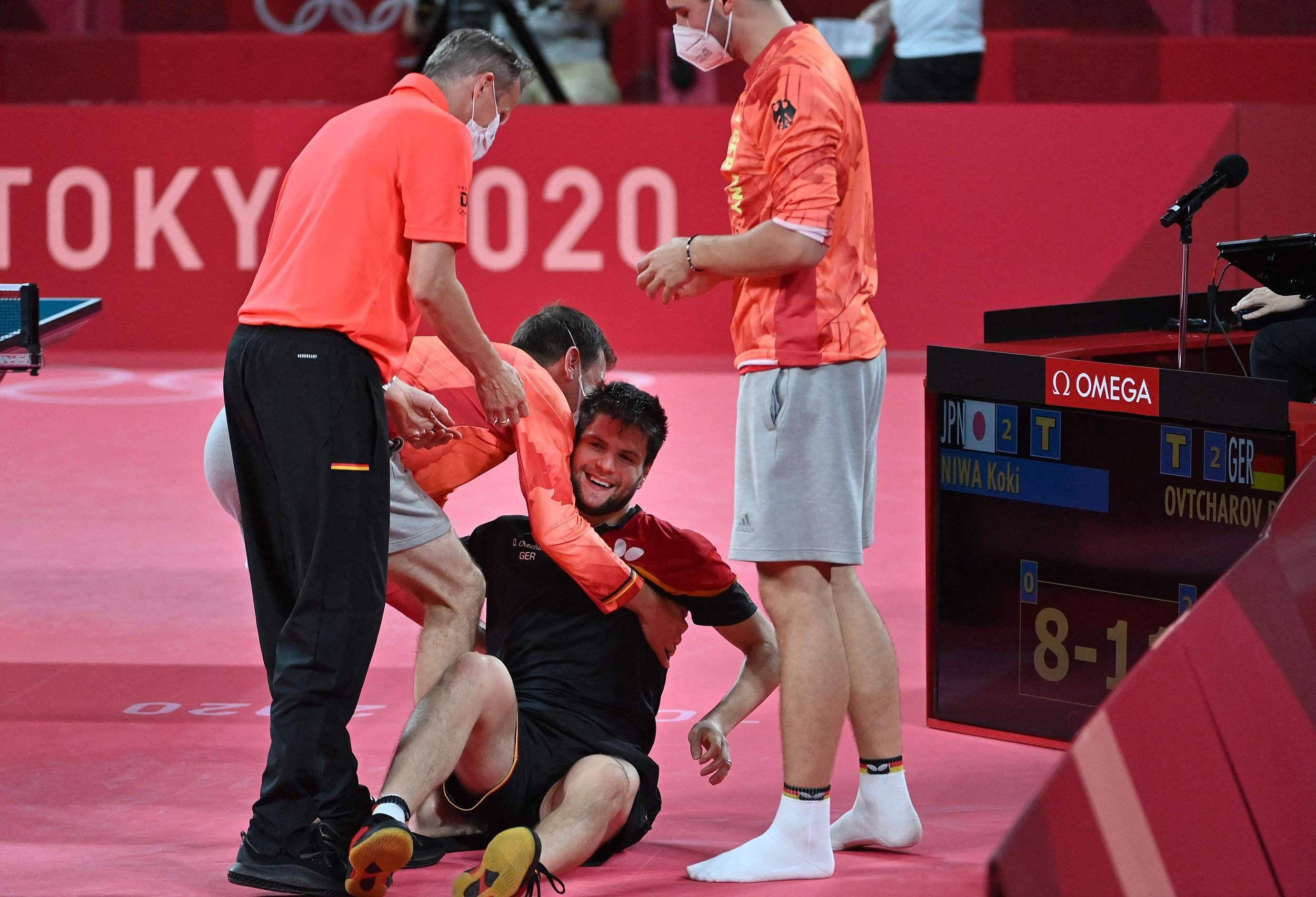 英国乒乓球队轻取中国乒乓球队，奥恰洛夫关键制胜