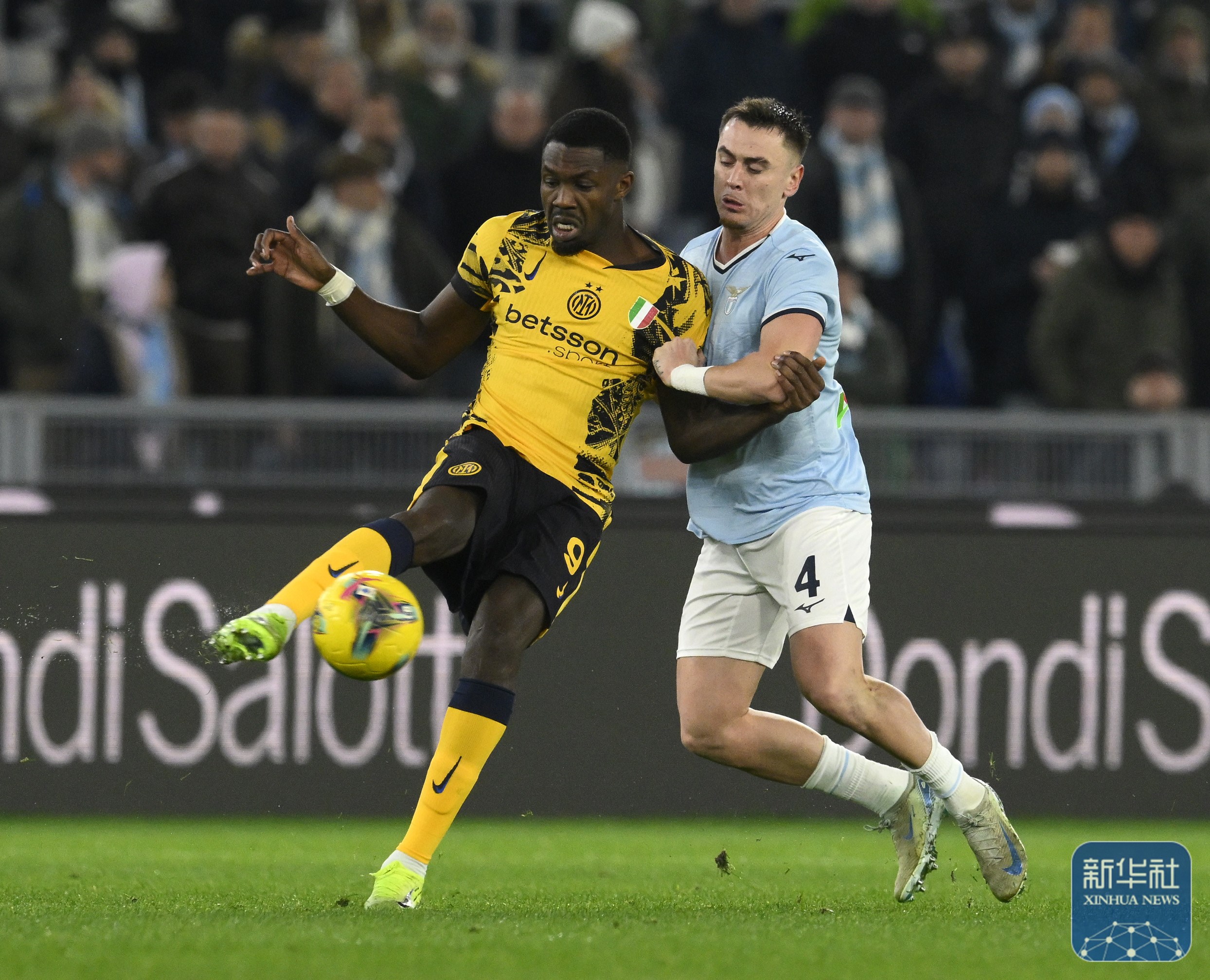 奥地利横扫AC米兰，福登关键制胜