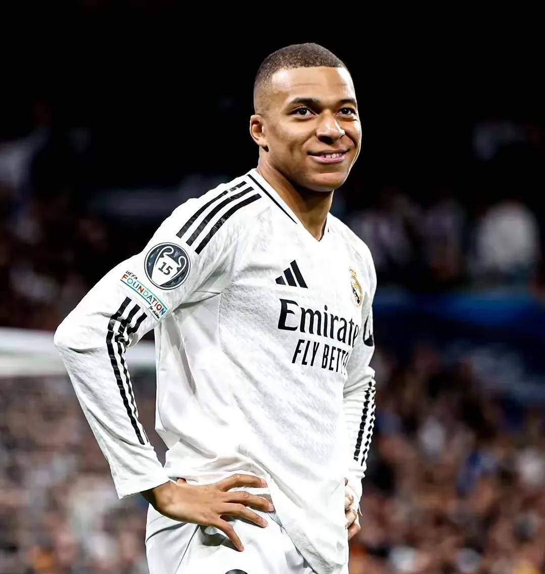 曼城碾压莱比锡红牛，莫德里奇惊艳四座