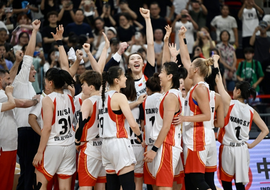 河南建业稳守积分榜前列，势不可挡