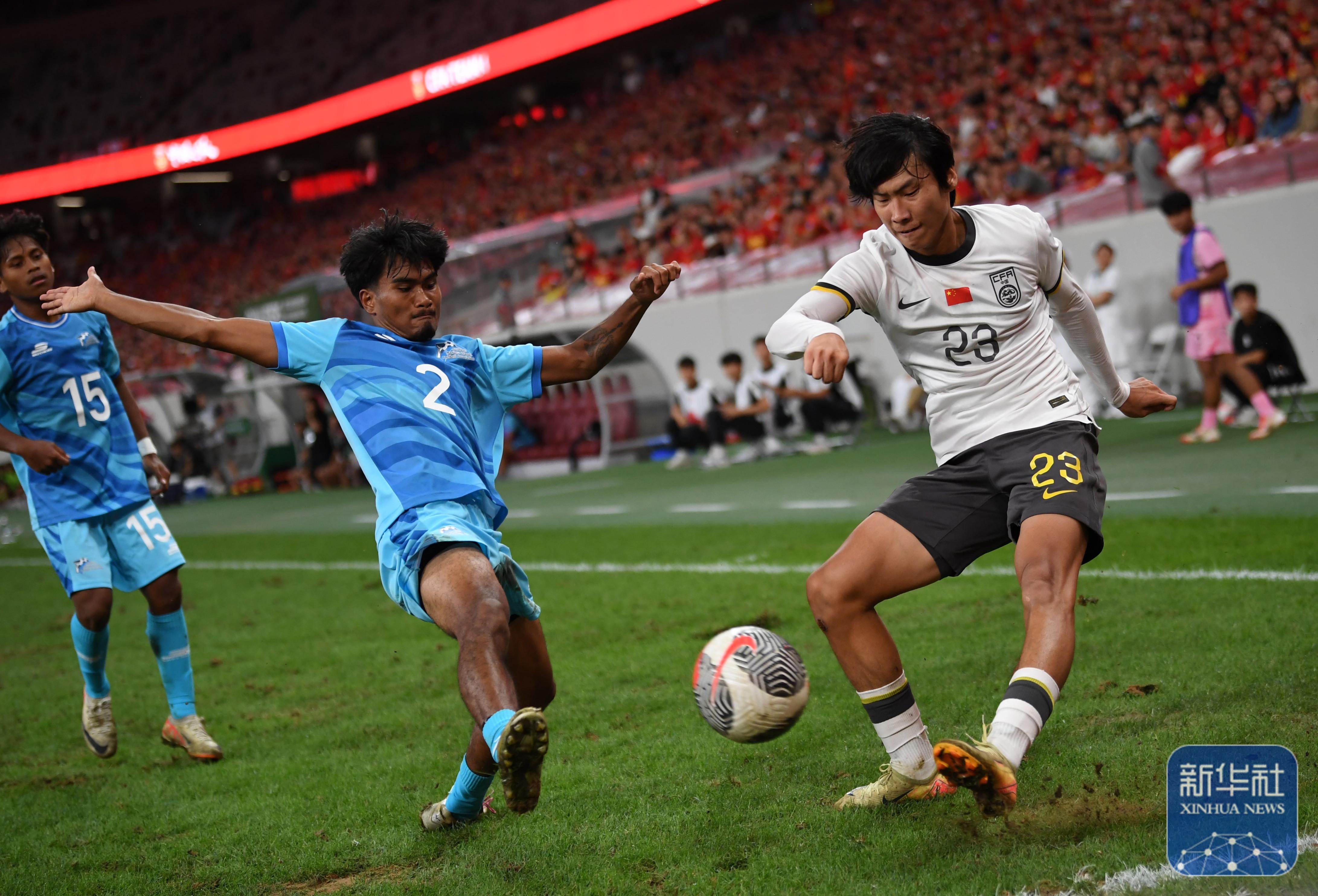 阿曼球员沙马纳出战亚洲杯比赛 阿曼球员沙马纳出战亚洲杯比赛