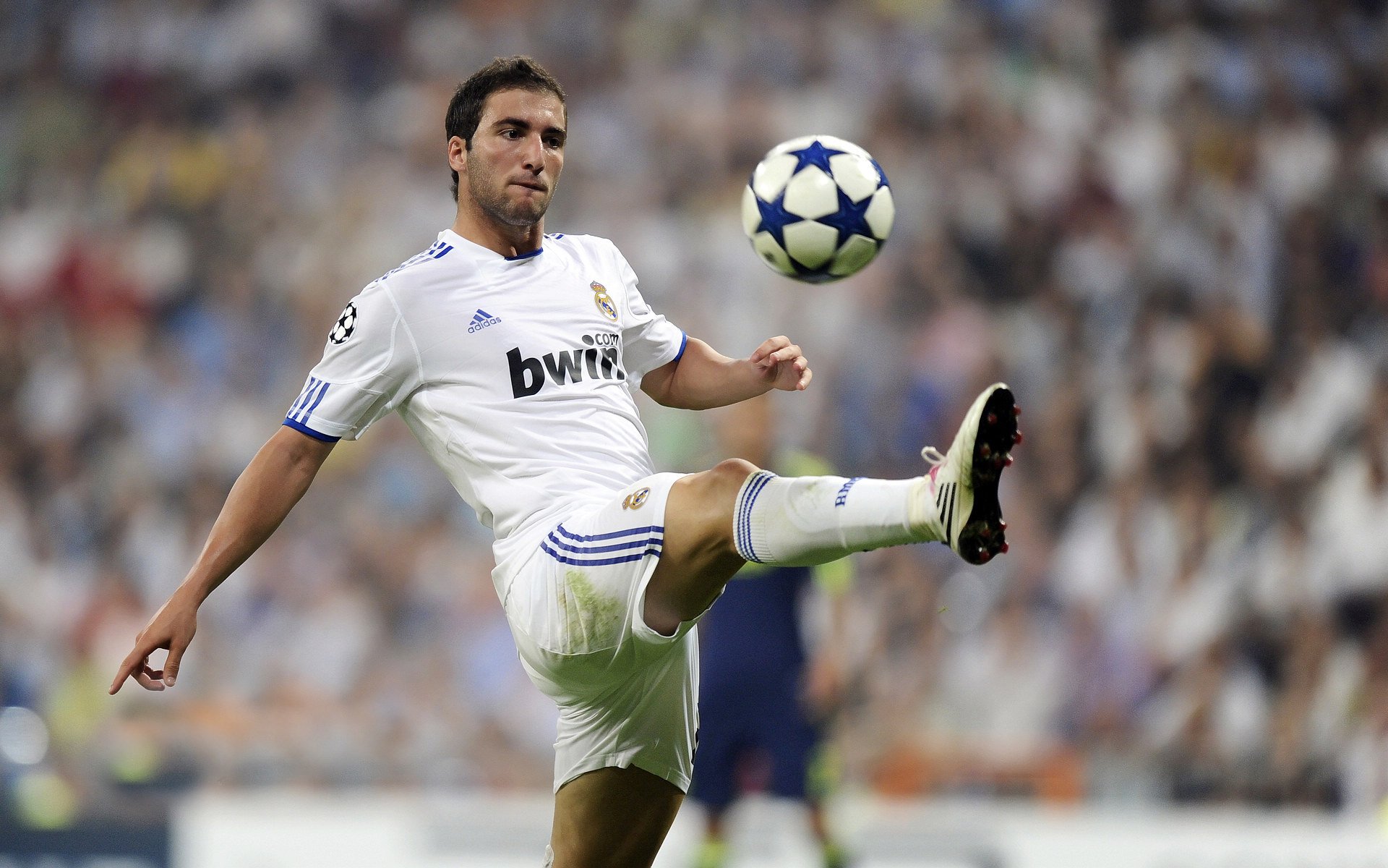 弗拉霍维奇一骑绝尘,F1街道赛之夜的绝对主宰